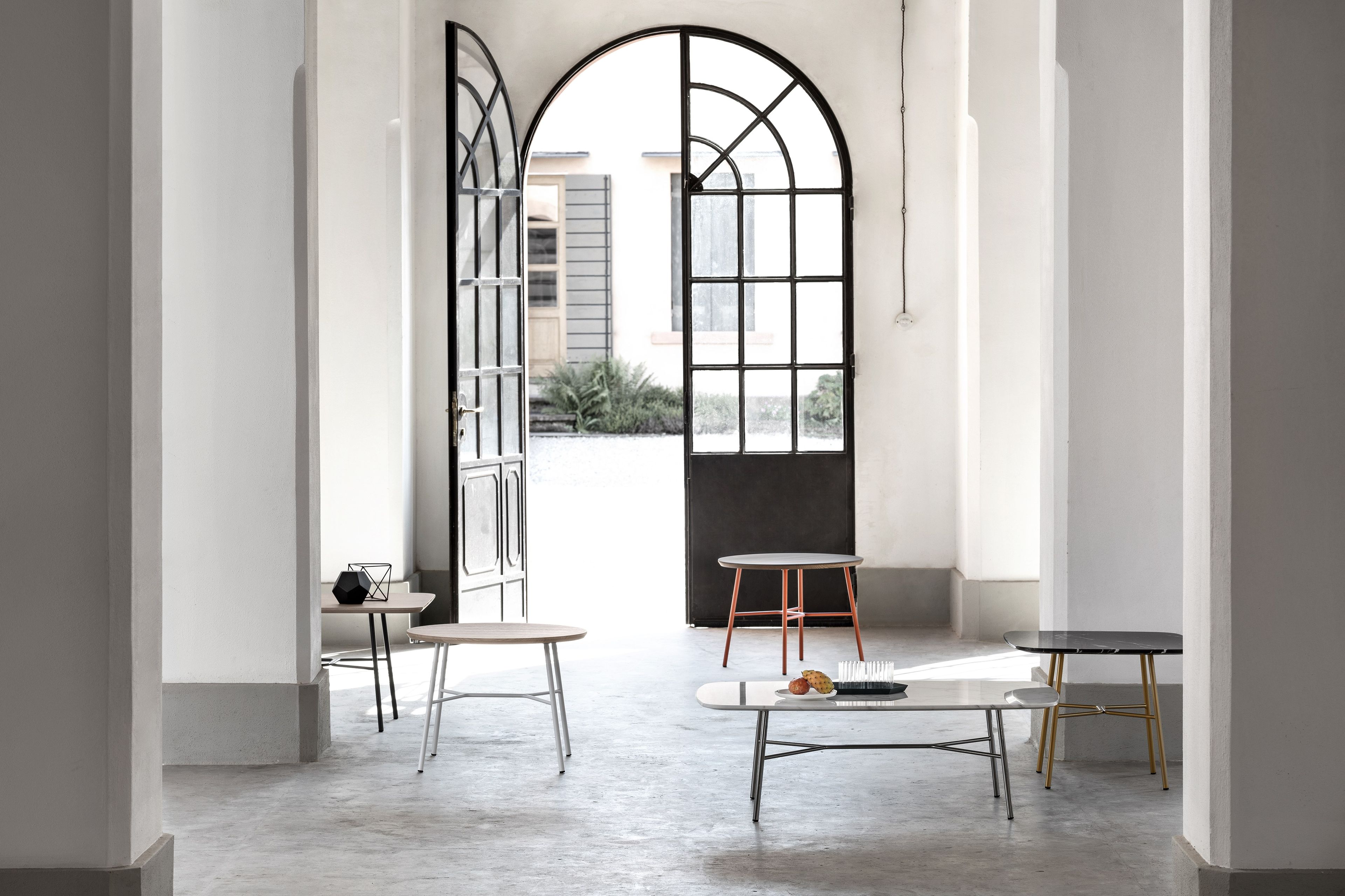 Круглый низкий журнальный столик в HPL TrabA' YUKI ARCH-00040429 - Вид №1