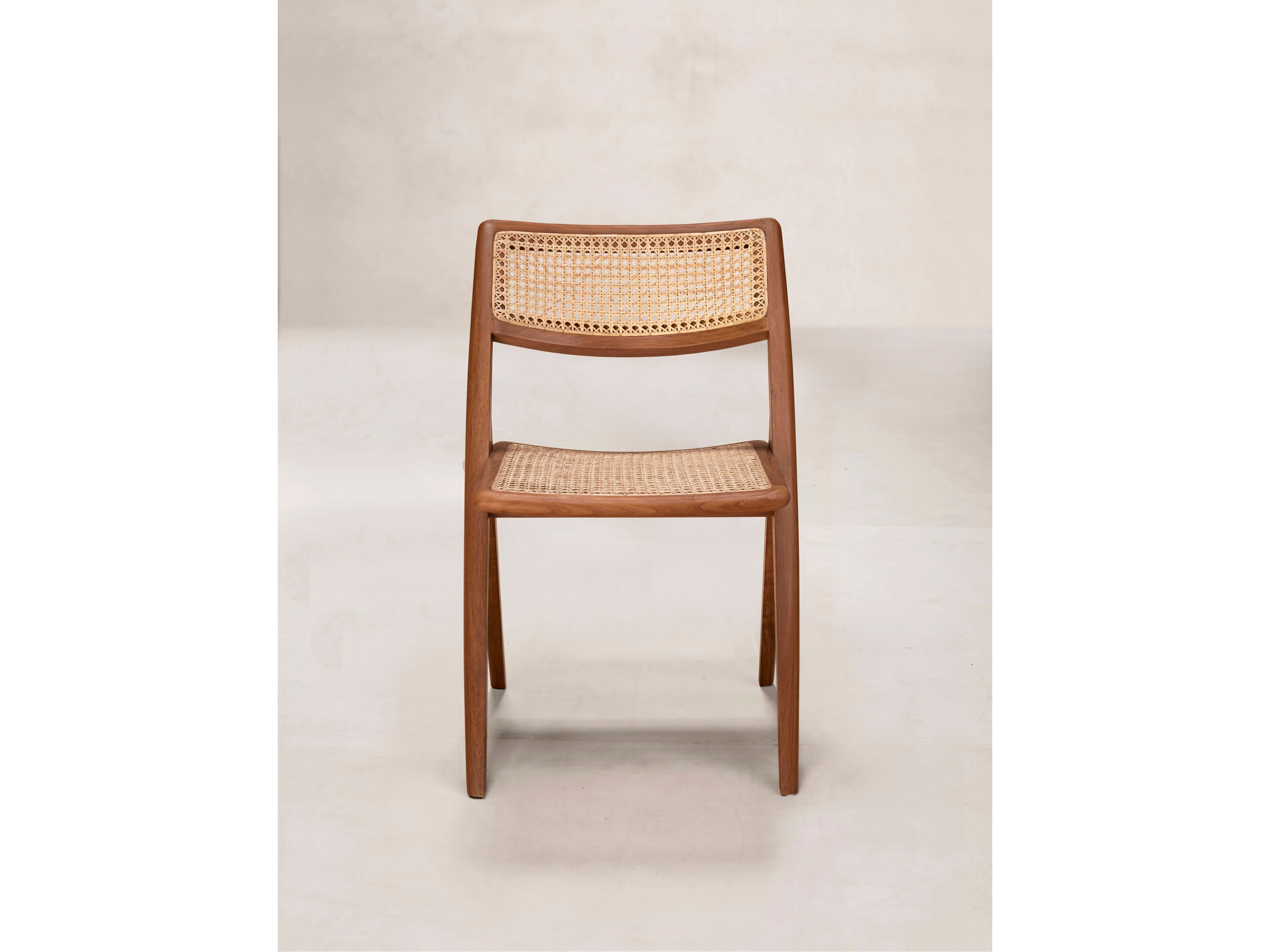 Стул из тикового дерева без подлокотников Phantom Hands Muṅgāru ARCH-00096624 - Вид №1