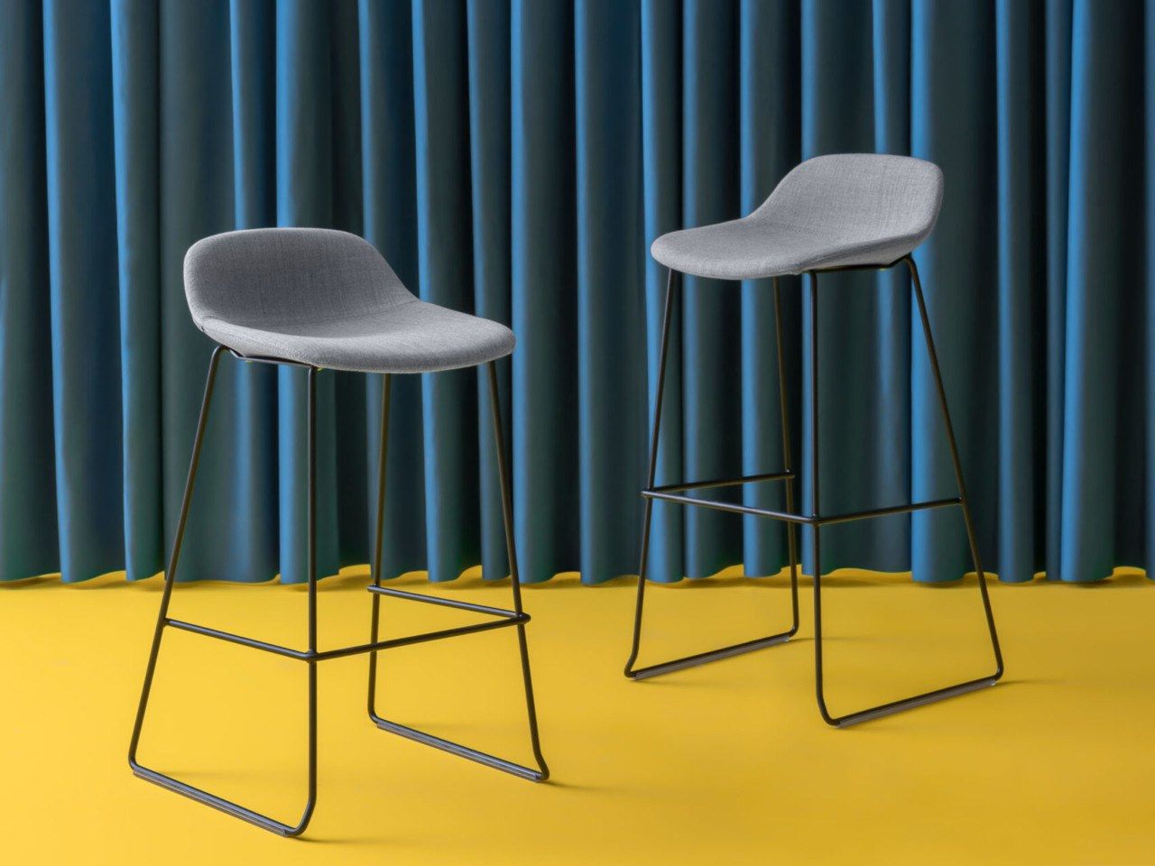 Полипропиленовый барный табурет с подставкой для ног Crassevig Pola ARCH-00139097 - Вид №4