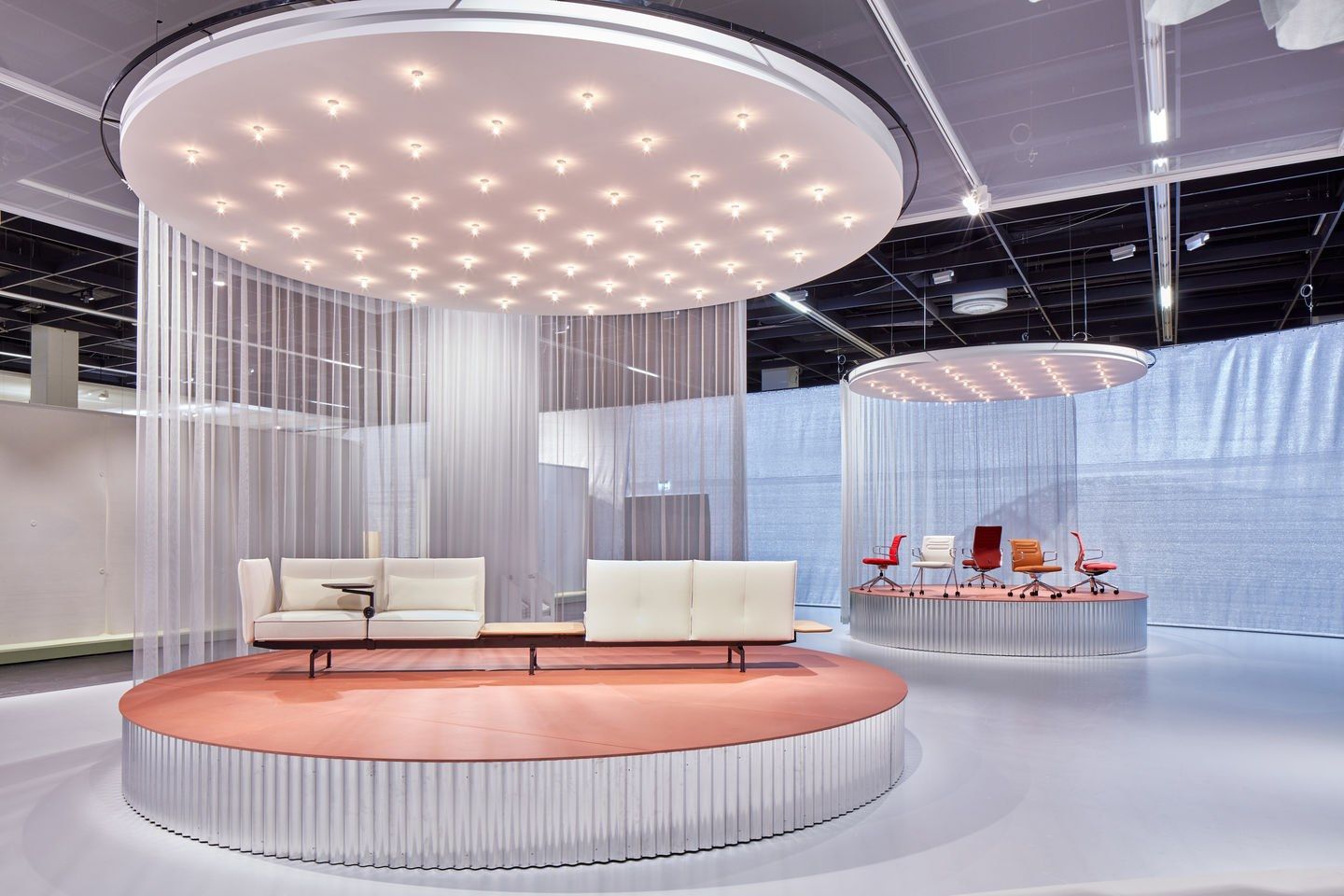 Кожаный поворотный операционный офисный стул VITRA AC 5 ARCH-00024264 - Вид №1