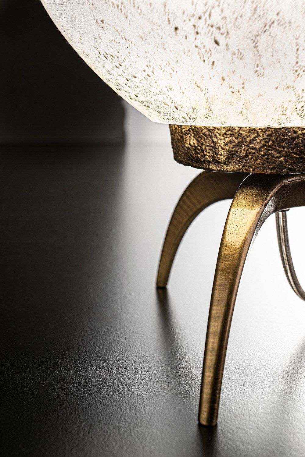 Светодиодная настольная лампа из дутого стекла Patrizia Volpato Stone ARCH-00081052 - Вид №2