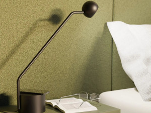 Металлическая настольная лампа со встроенным беспроводным зарядным устройством