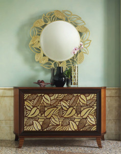 Настенное круглое зеркало с рамкой