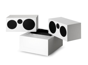 AM/FM-радио и проигрыватель с усилителем