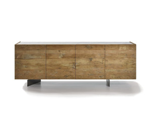 Деревянный шкаф с распашными дверями