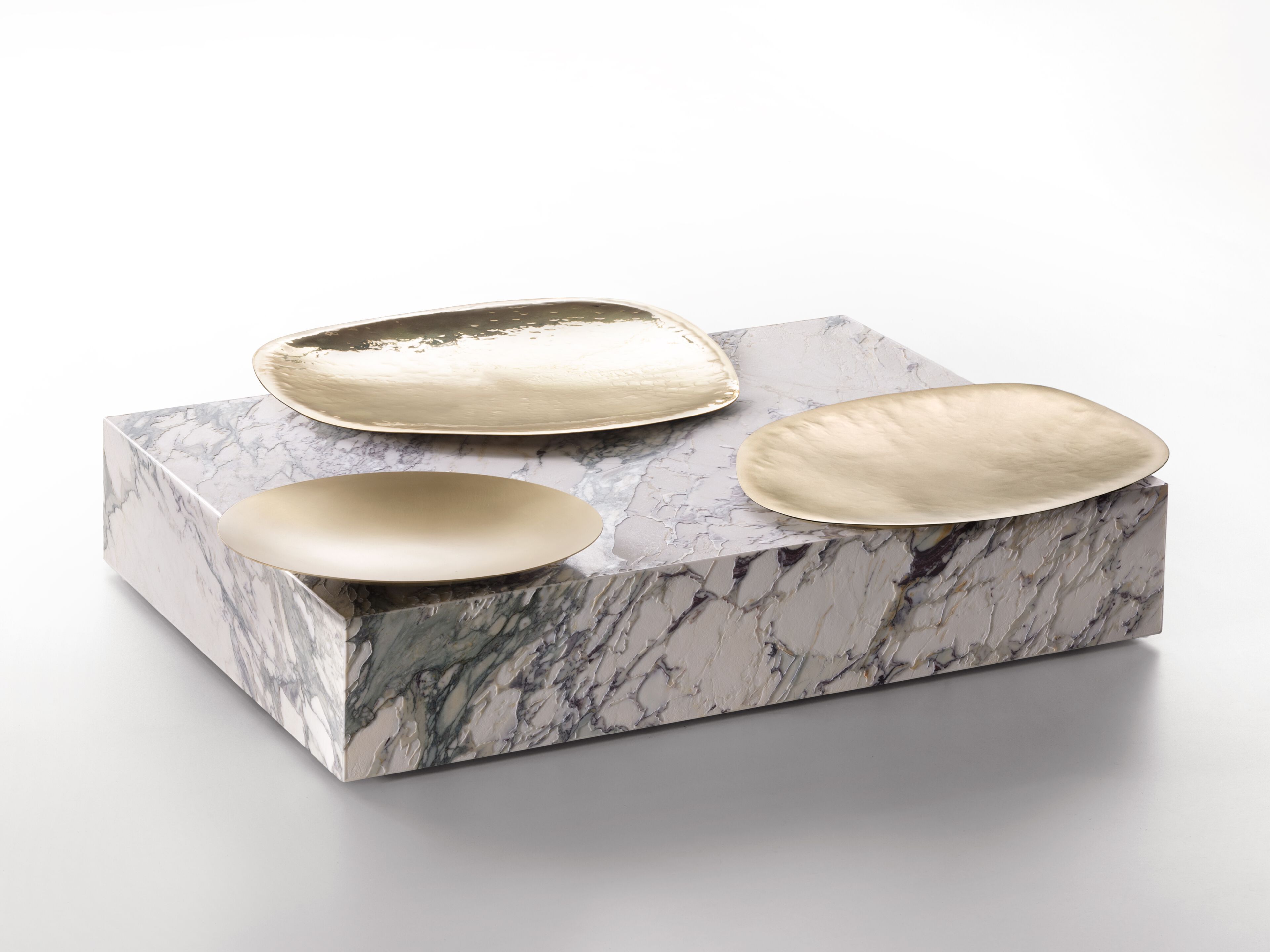Мраморный монолитный низкий журнальный столик с подносом DE CASTELLI Between Nature ARCH-00123114