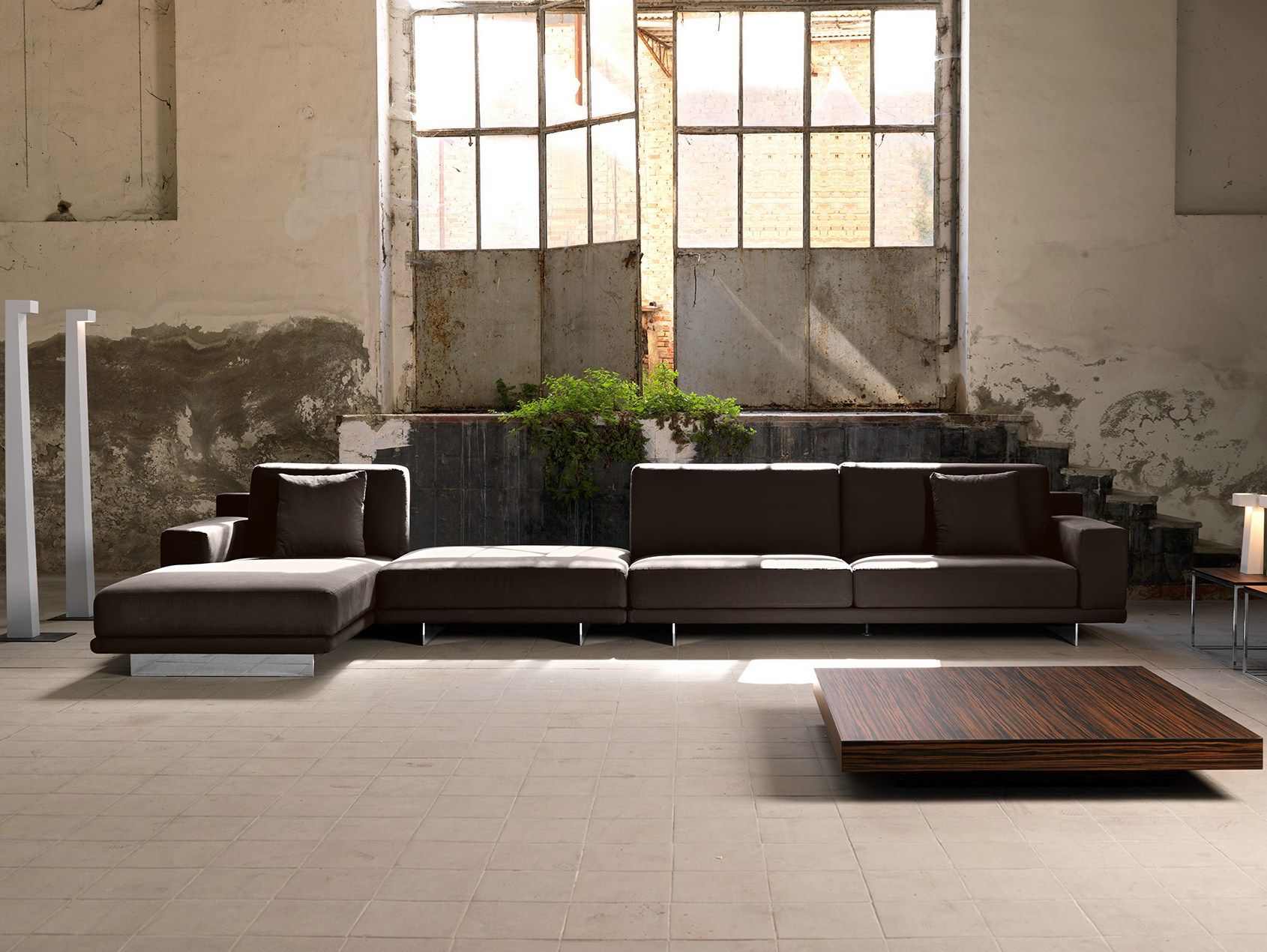 Тканевый диван с полуостровом Domingo Salotti Bresson ARCH-00087279