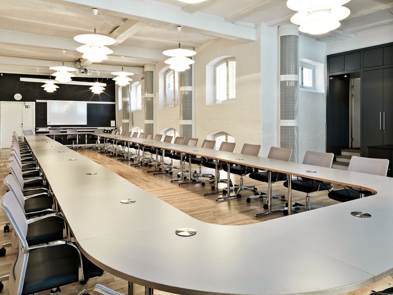 Поворотный офисный стул с колесами Howe MN1 ARCH-00095011 - Вид №3