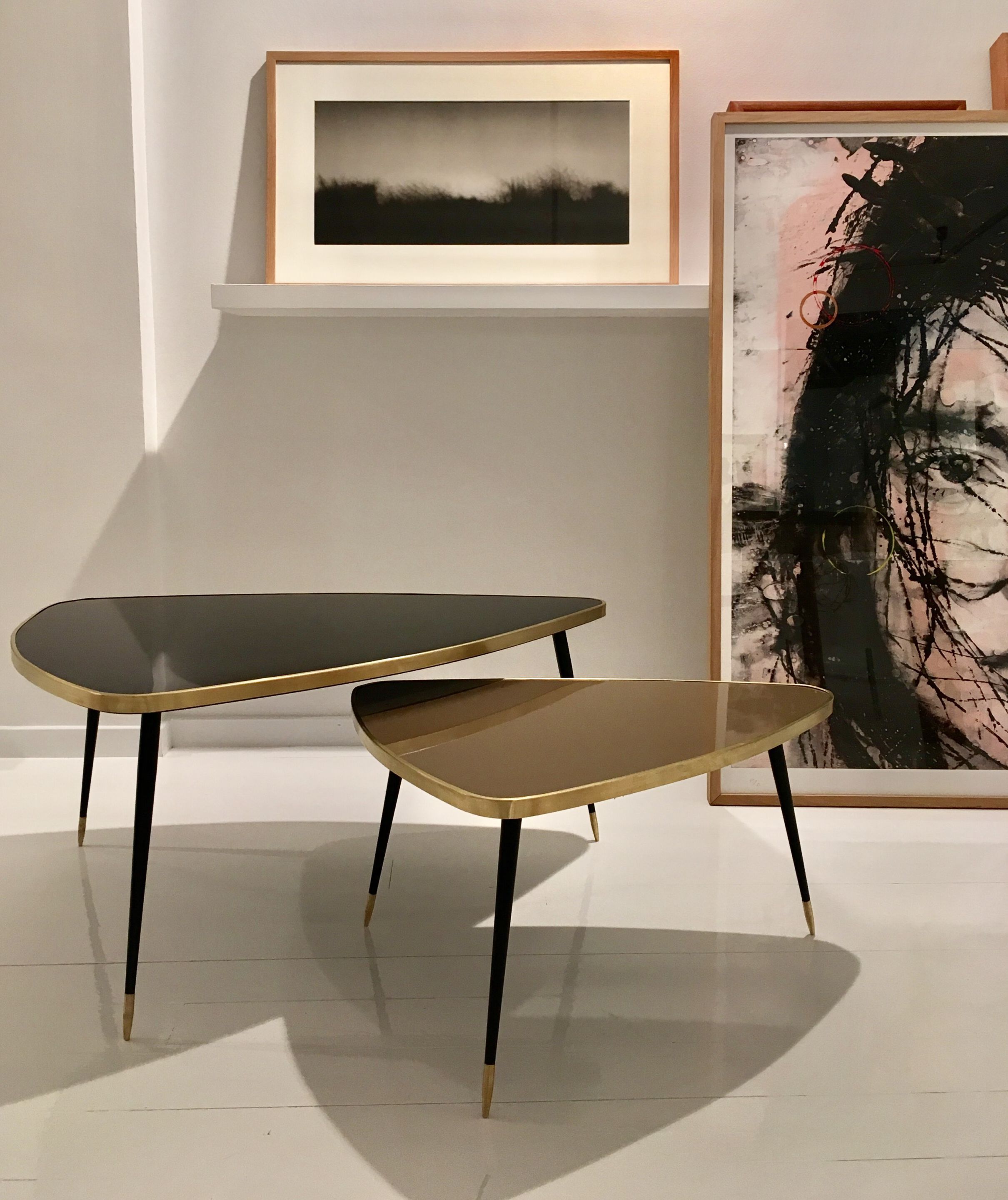 Журнальный столик из ламинированного стекла с полированным латунным профилем Jover+Valls Antique Boutique-Twist ARCH-00039988 - Вид №10