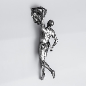 Декор настенный панно "Скалолаз - зацеп одной рукой" чернённое серебро 31х9 см SIMALAND