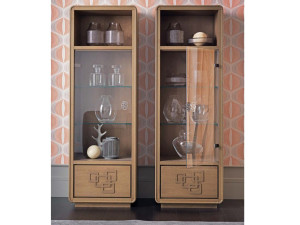 Деревянная витрина