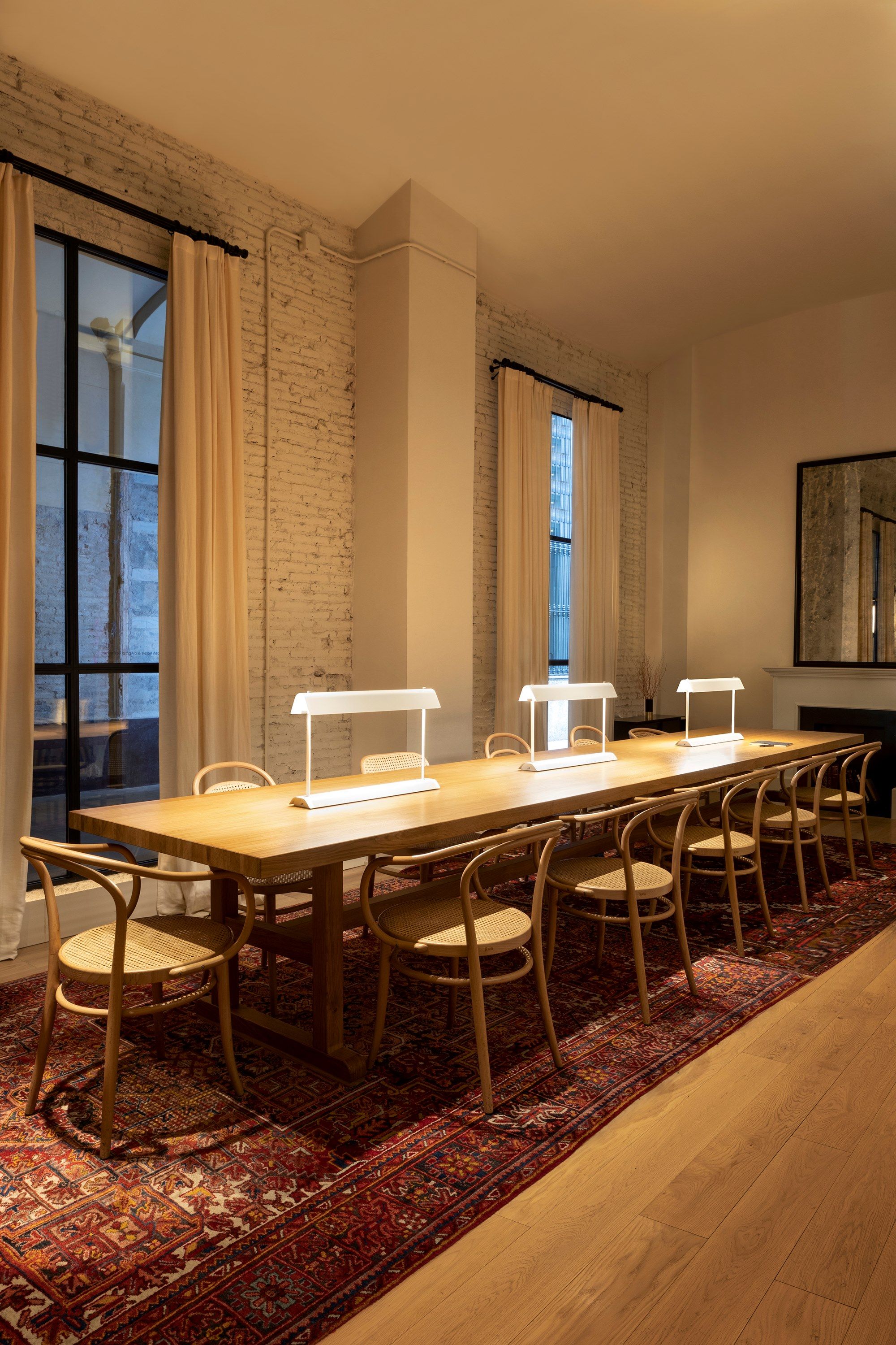 Металлическая светодиодная настольная лампа Estiluz Gada ARCH-00001902 - Вид №2