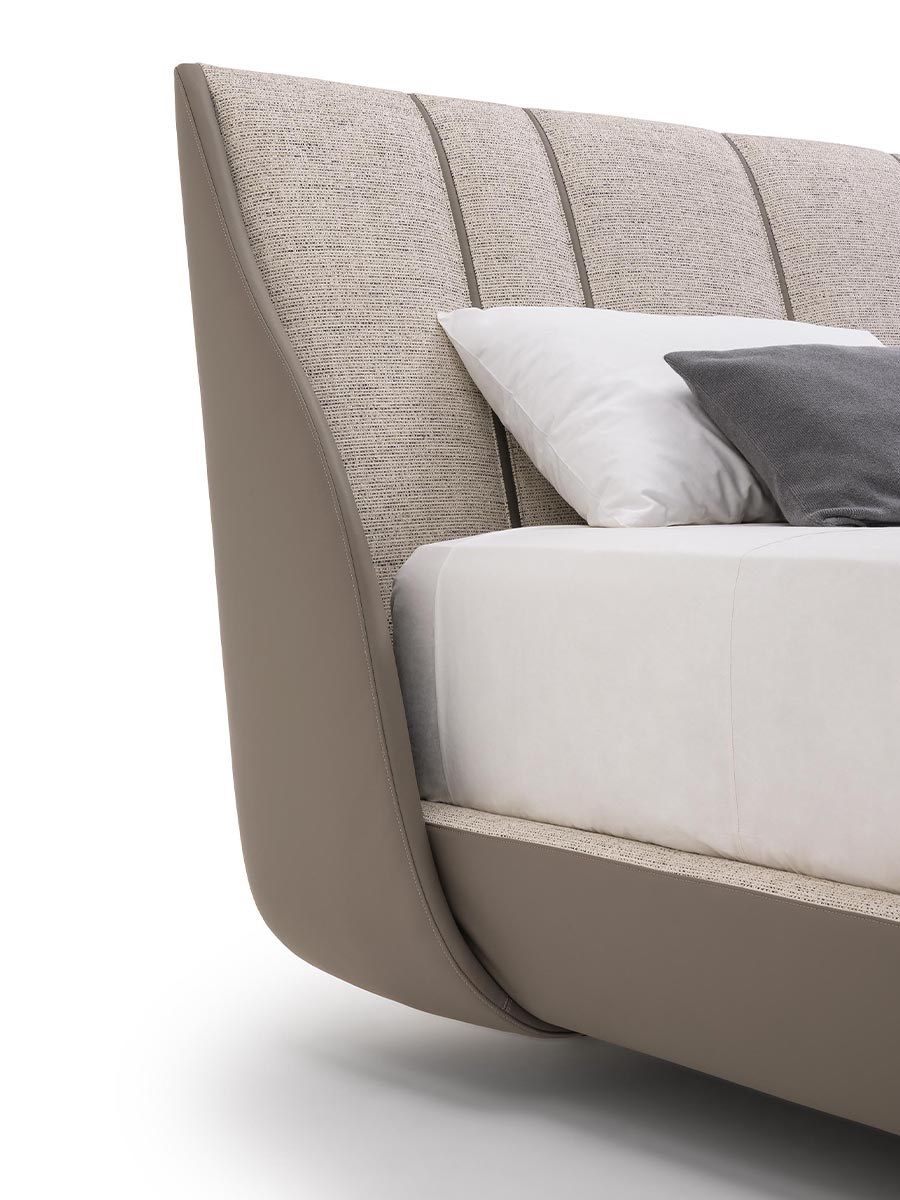 Двуспальная мягкая кровать с мягким изголовьем Turri ARCH-00072371 - Вид №1