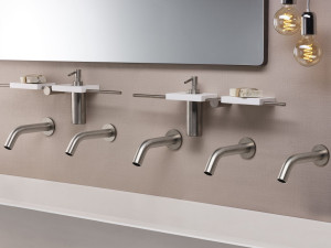 Настенный электронный смеситель для раковины