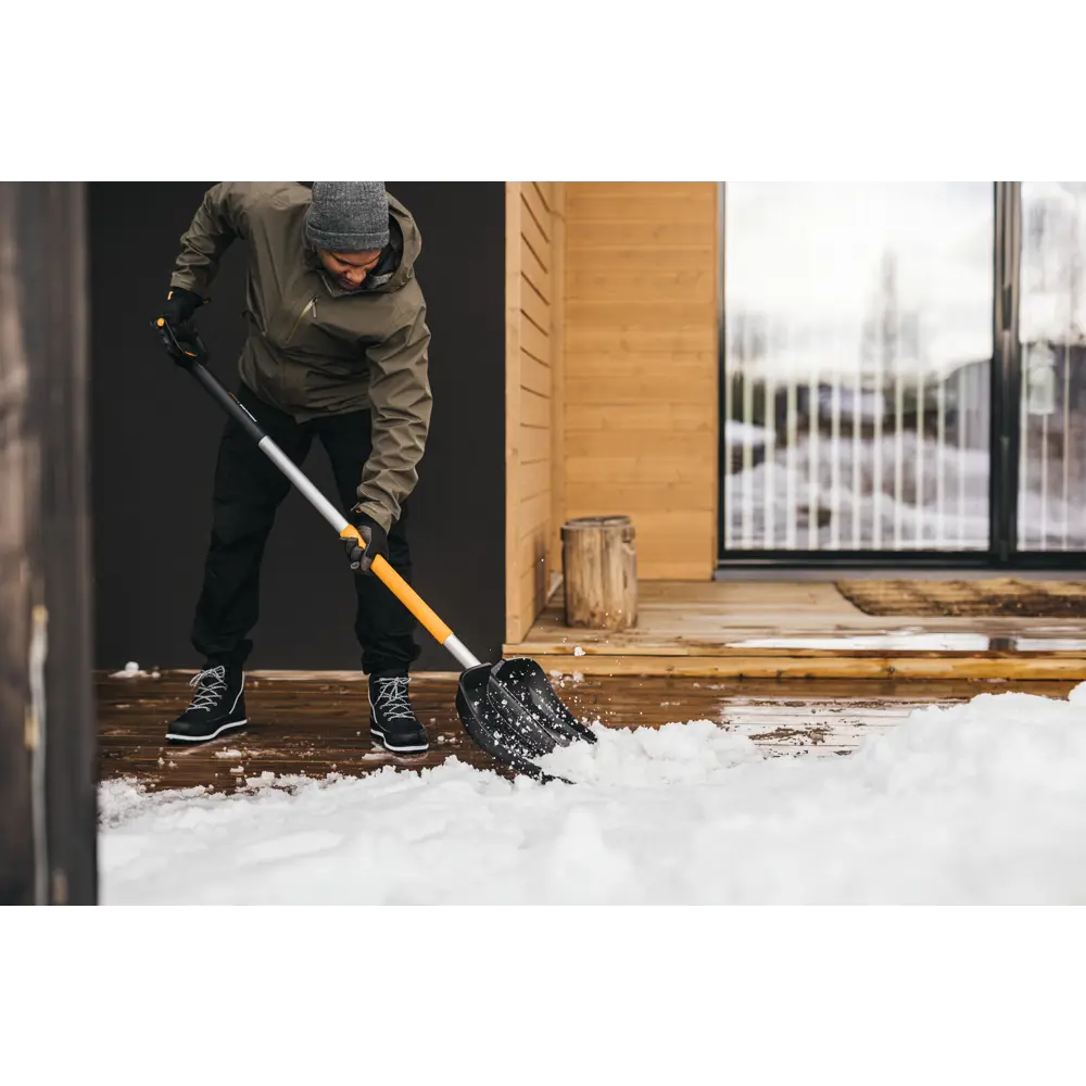 Лопата для уборки снега Fiskars X-series 52x143 см пластик с черенком STLM-2085716 - Вид №8