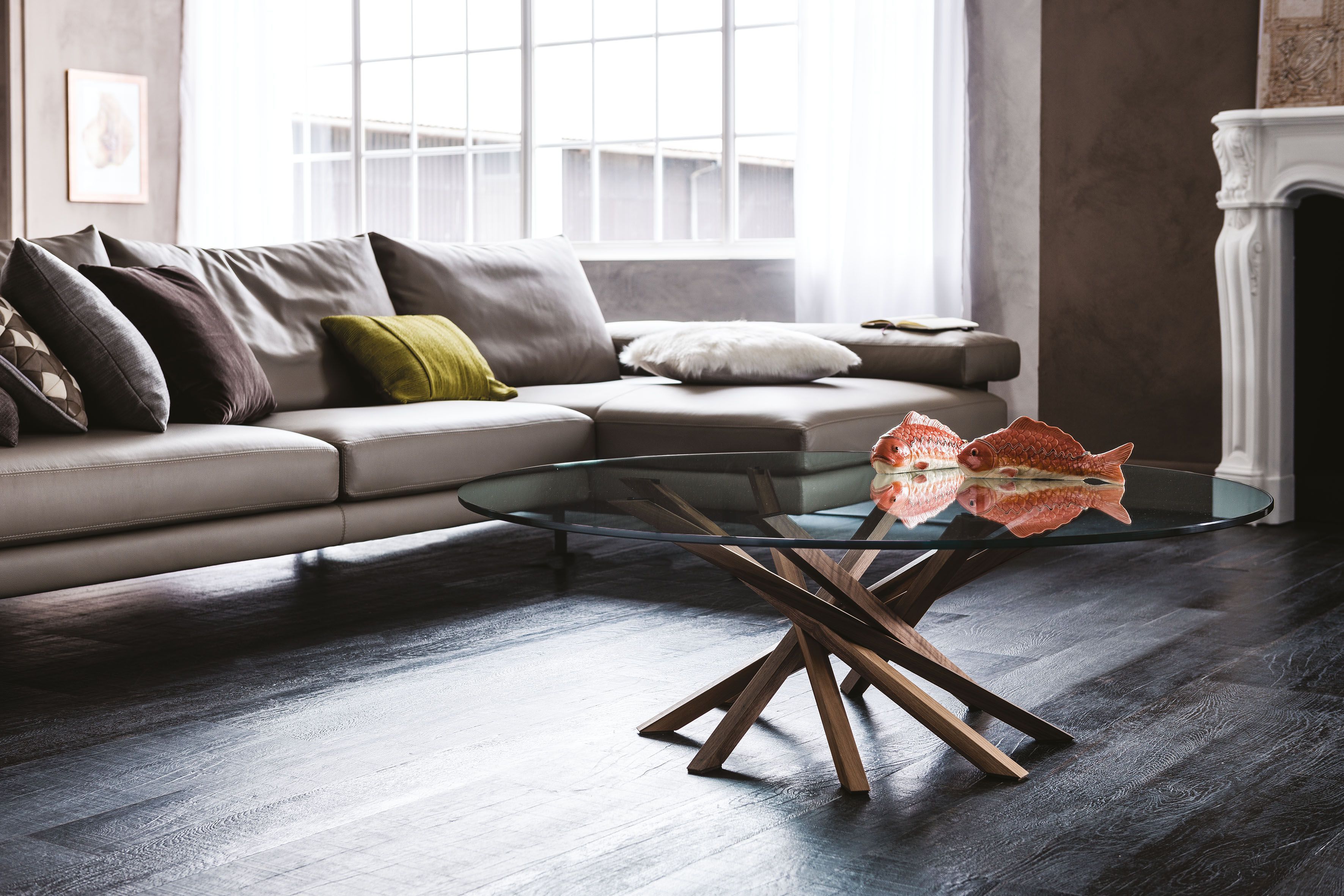 Низкий круглый журнальный столик из грецкого ореха и хрустальной столешницы Cattelan italia ATARI ARCH-00002025 - Вид №1