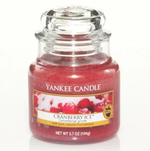 Свеча маленькая в стеклянной банке "Клюква со льдом" Cranberry Ice 104гр 25-45 часов YANKEE CANDLE  267900 Красный