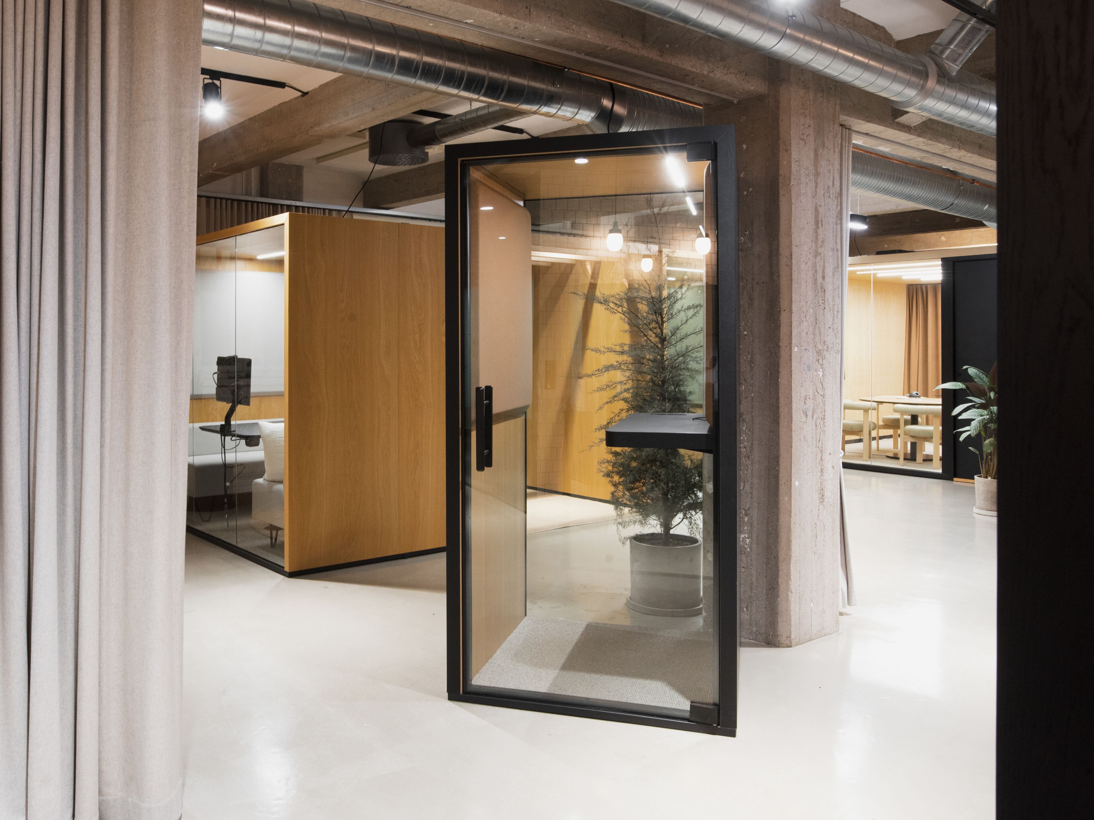 Одноместная акустическая офисная кабина со встроенным освещением Taiga Concept Lohko Box ARCH-00016643 - Вид №1