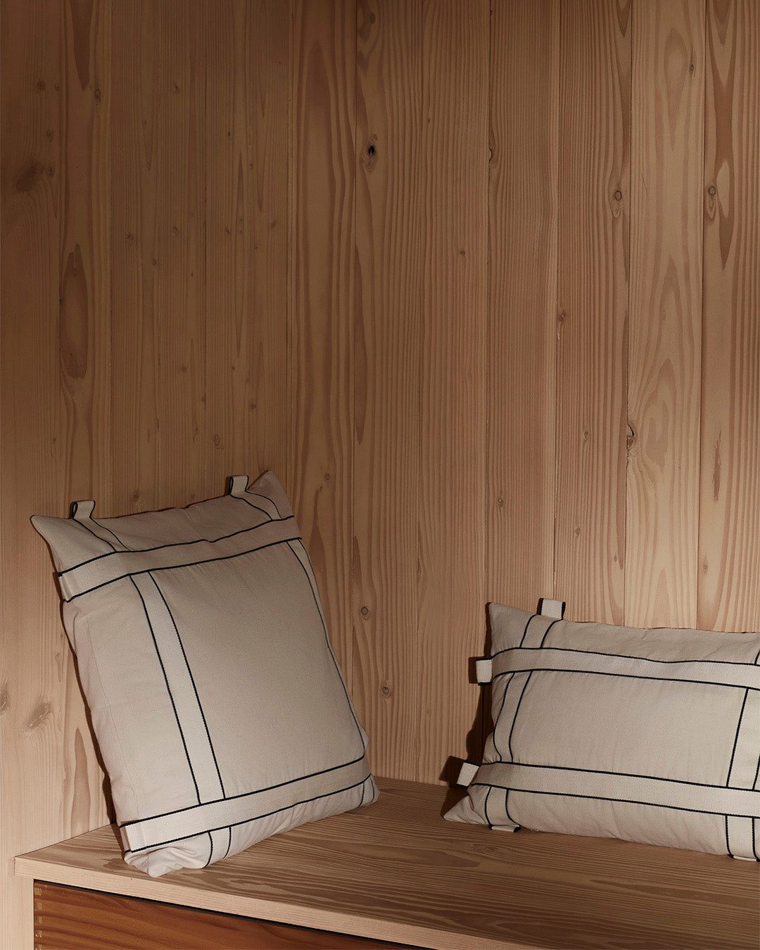 Подушка из хлопка Kristina Dam Studio BOW CUSHION COVER ARCH-00087807 - Вид №2