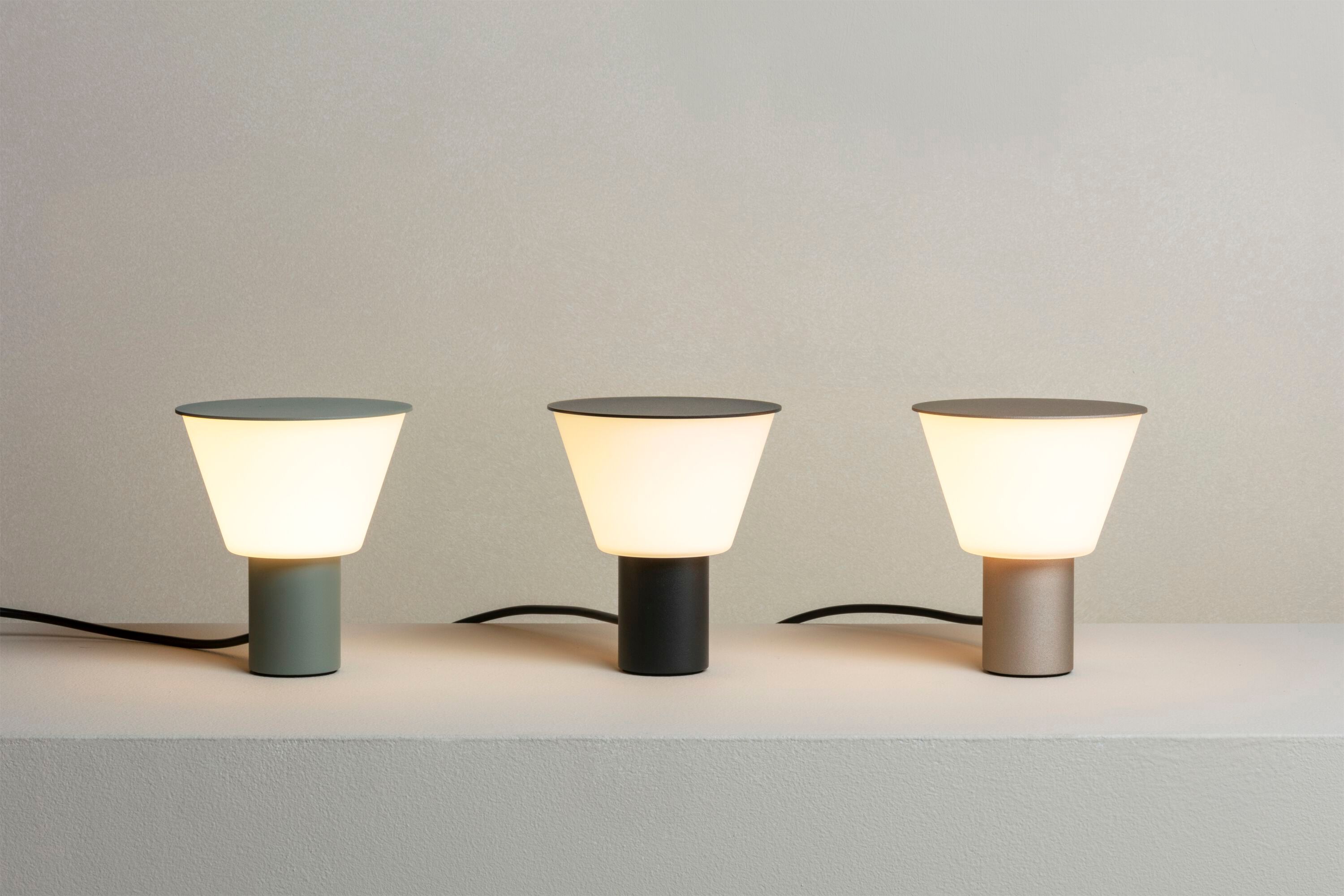 Светодиодная настольная лампа с регулируемой яркостью Estiluz Belt ARCH-00061196 - Вид №1