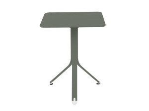 Металлический квадратный садовый стол