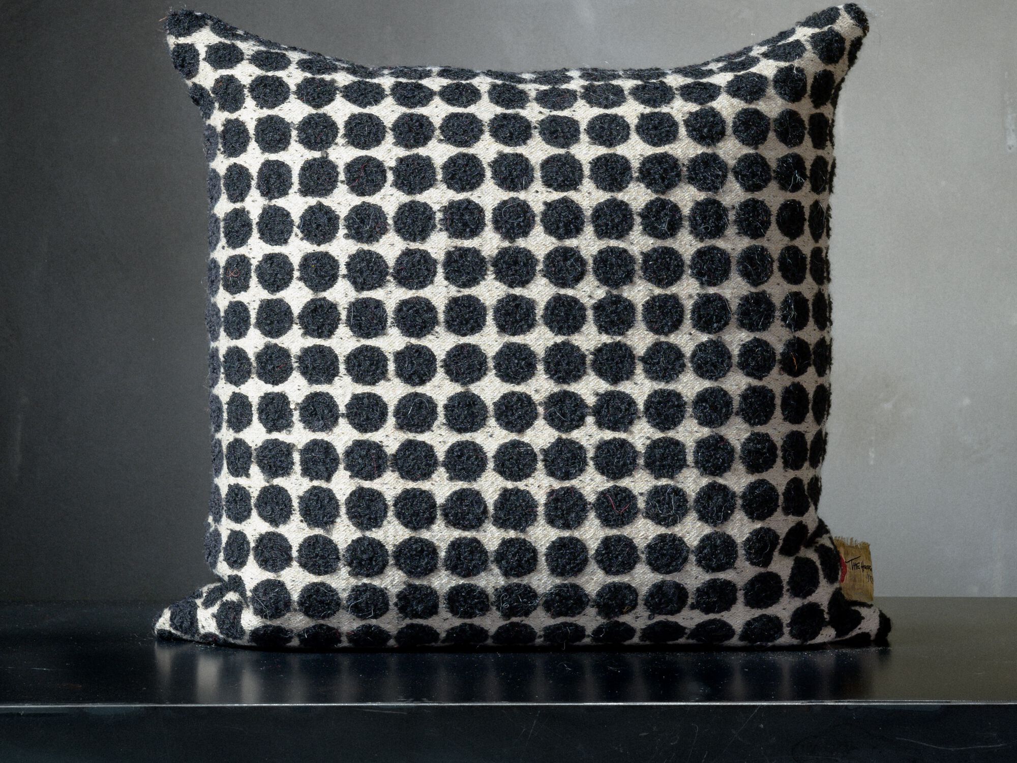 Квадратная шерстяная подушка The House of Lyria ARMOISE ARCH-00076445 - Вид №1