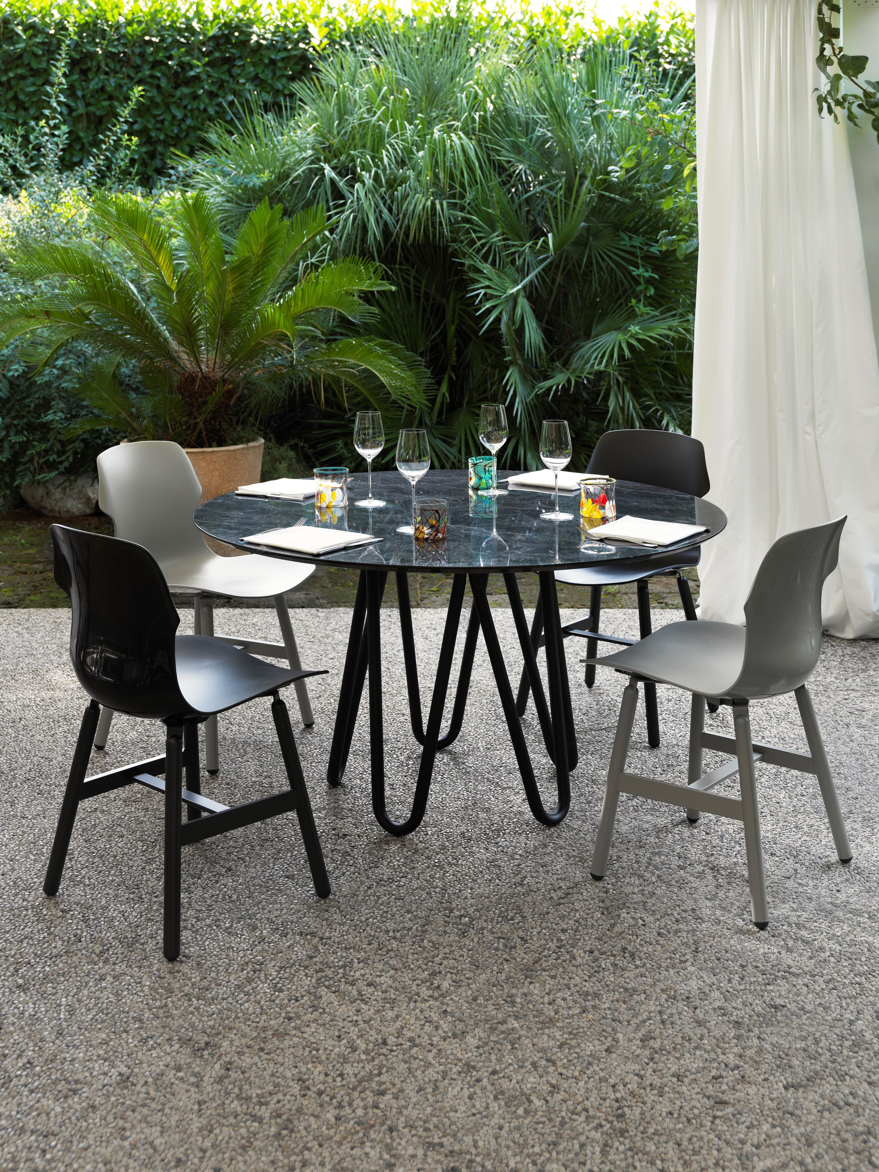 Стул из полипропилена с металлическими ножками Casamania & Horm стерео ARCH-00130882 - Вид №1