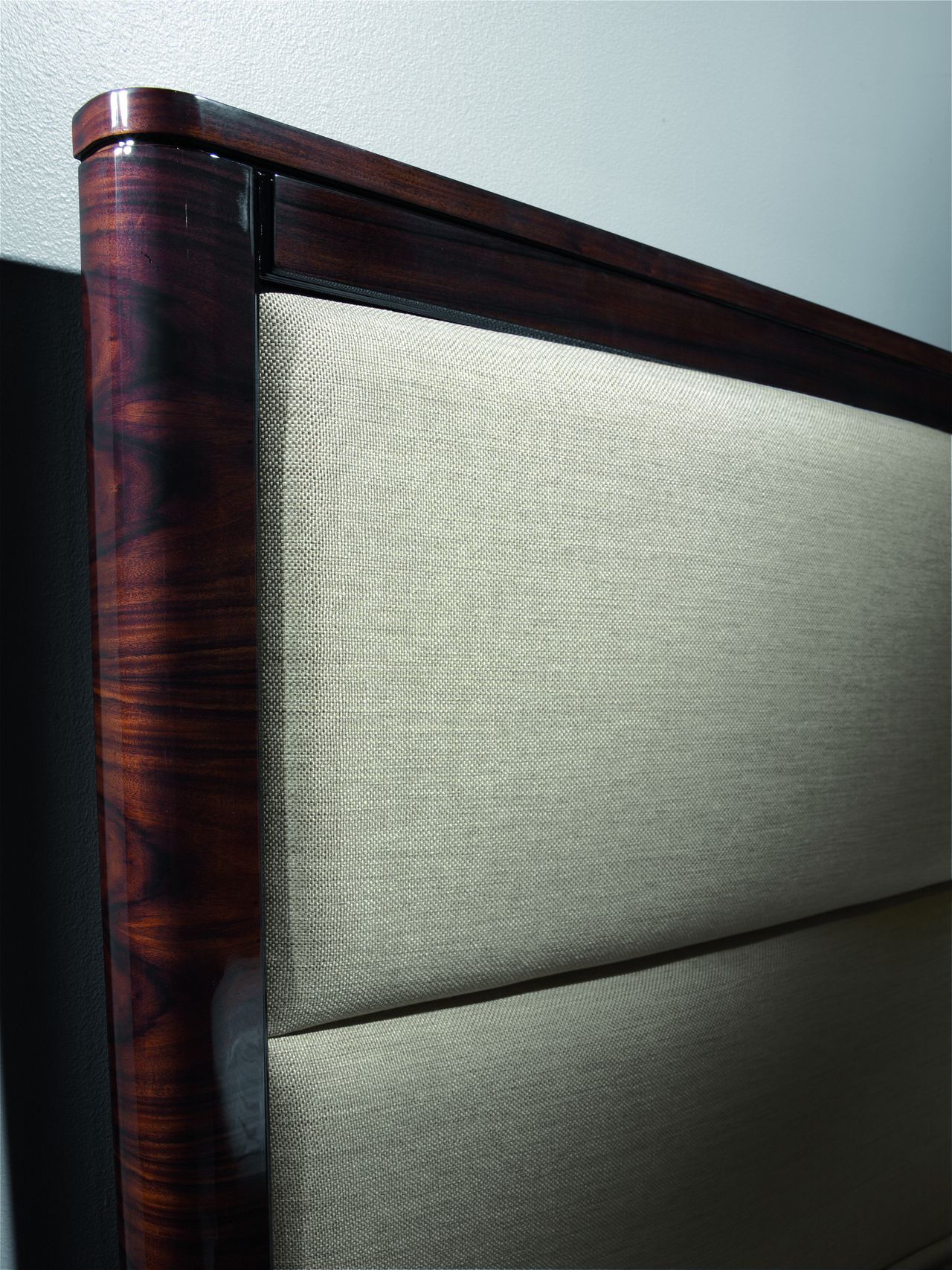 Деревянная кровать с мягким изголовьем Hurtado Evolution ARCH-00123796 - Вид №1