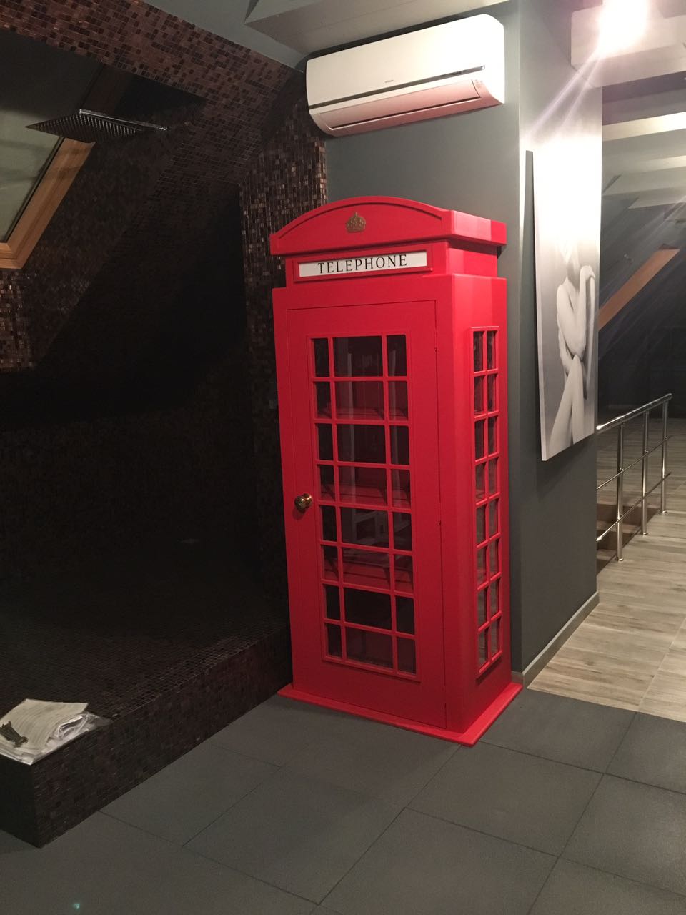 шкаф телефонная будка лондон шкаф