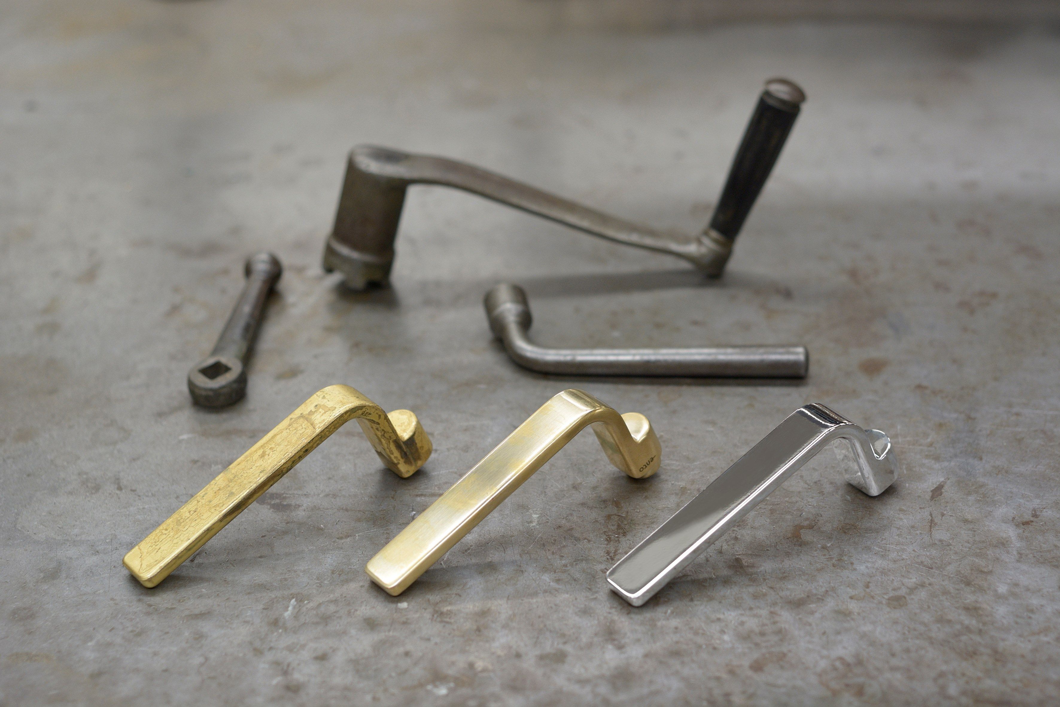 Латунная ручка на розетке Ento Zai ARCH-00146919 - Вид №7