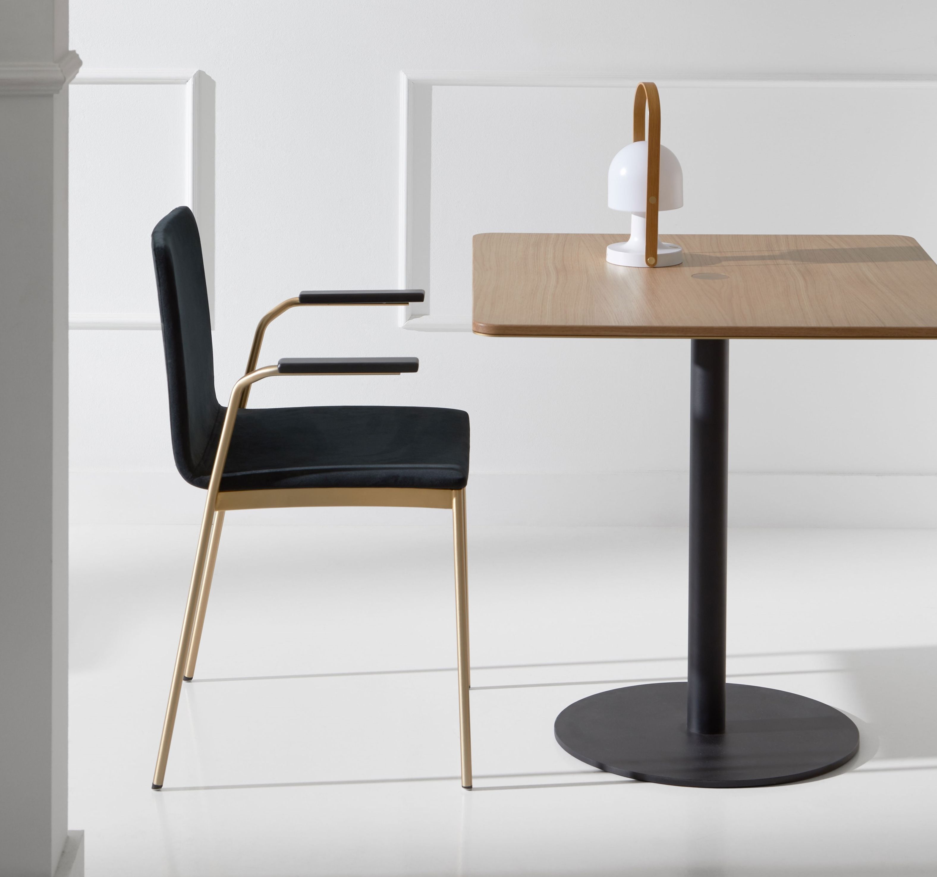 Квадратный стол из стали и дерева Punt ядро ARCH-00078667 - Вид №1