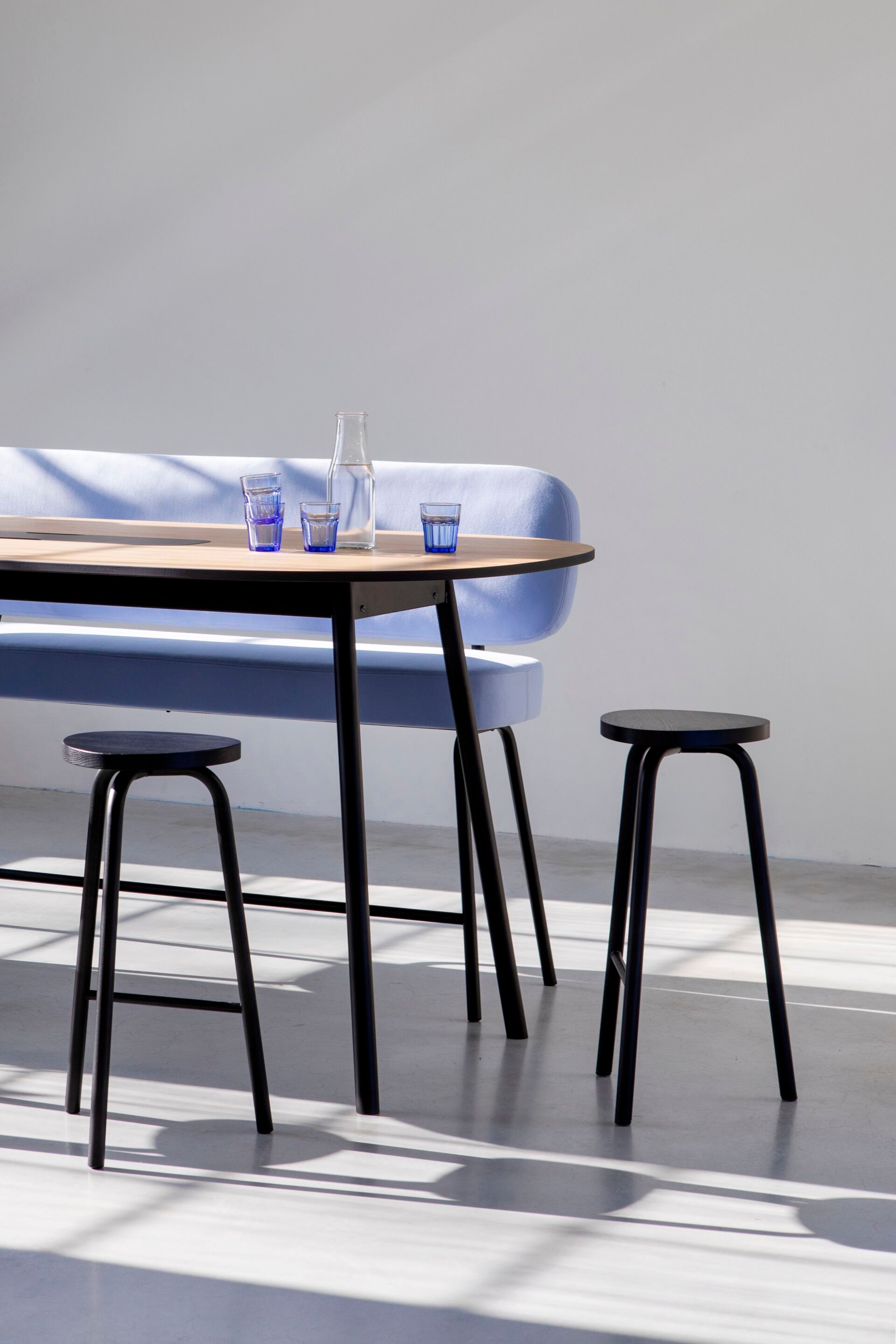 Высокая скамейка из ткани со спинкой Cascando Pully ARCH-00119758 - Вид №5