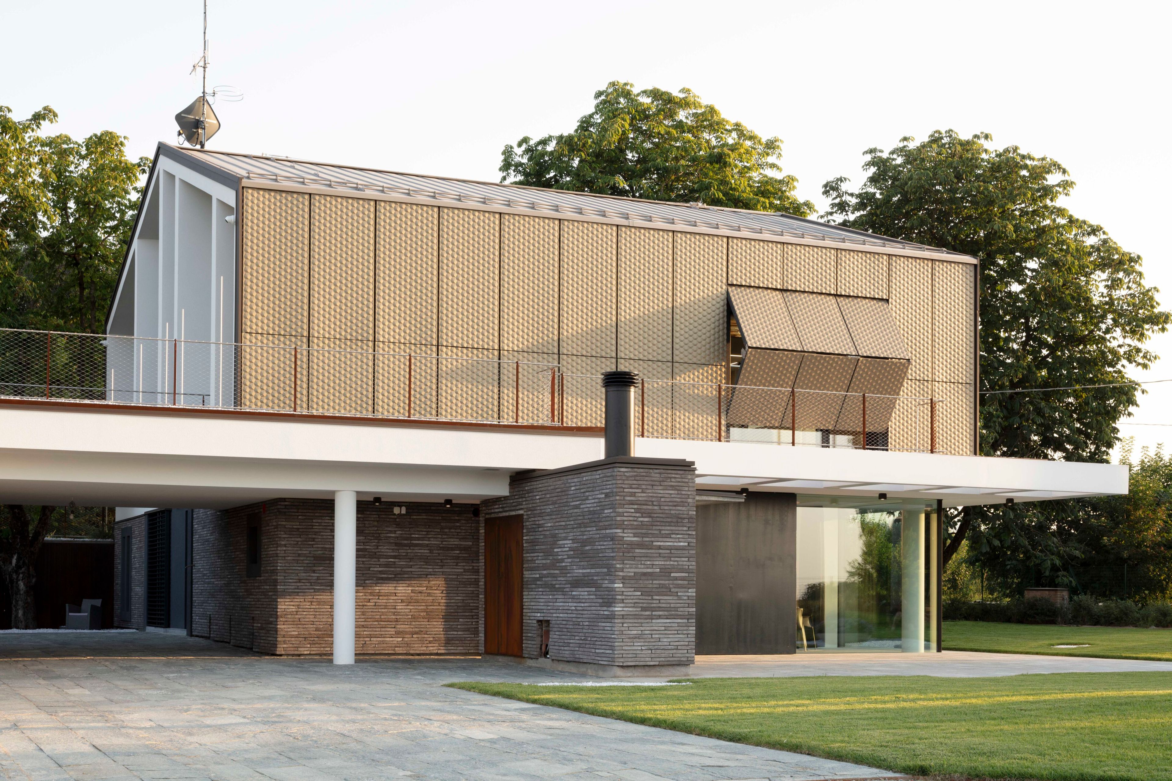 Motorized aluminium solar shading ROSSENI LIFTING FOLDING SHUTTER ARCH-00116007 - Вид №1