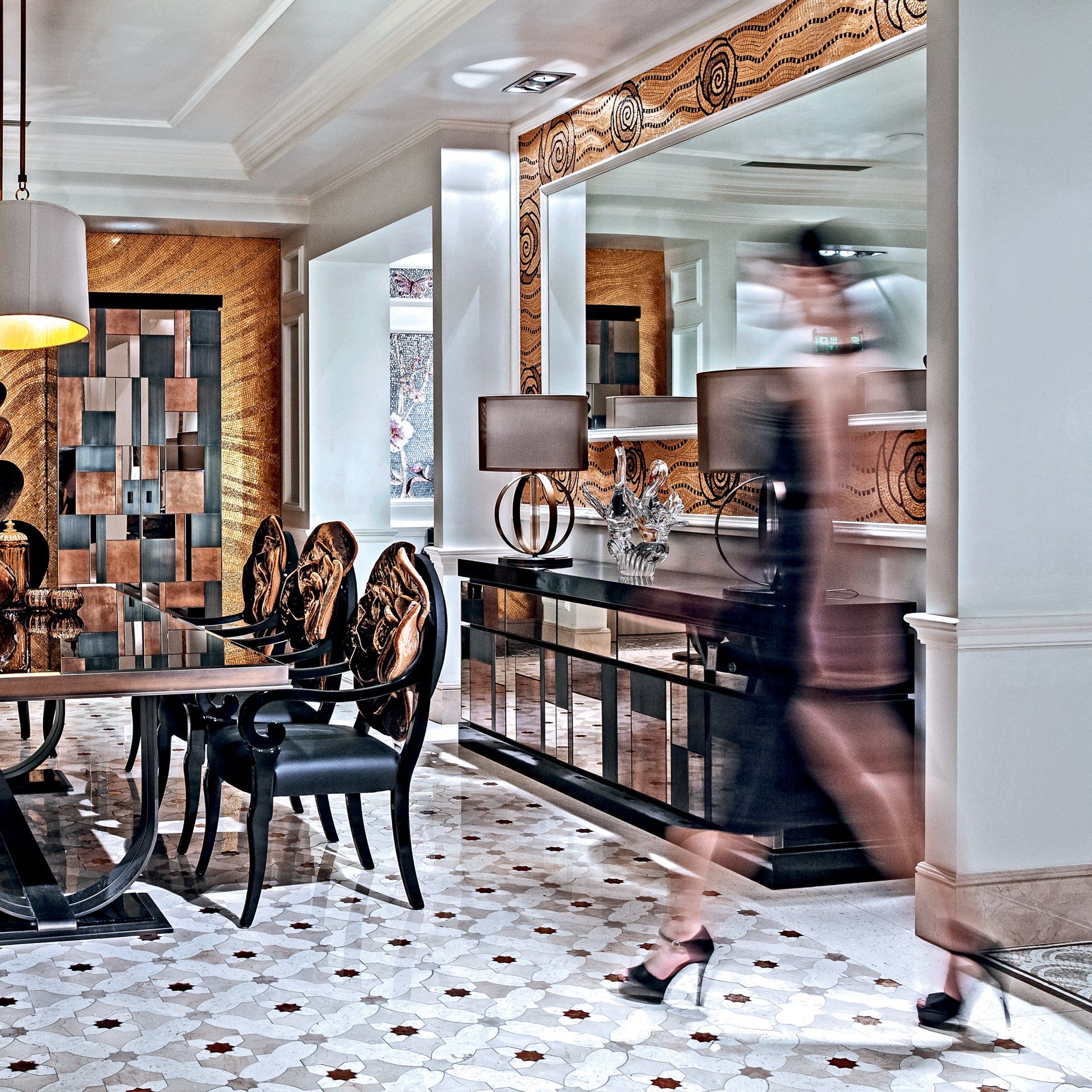 Шкаф из черного дерева с распашными дверцами и ящиками Sicis Vendome ARCH-00011427 - Вид №1