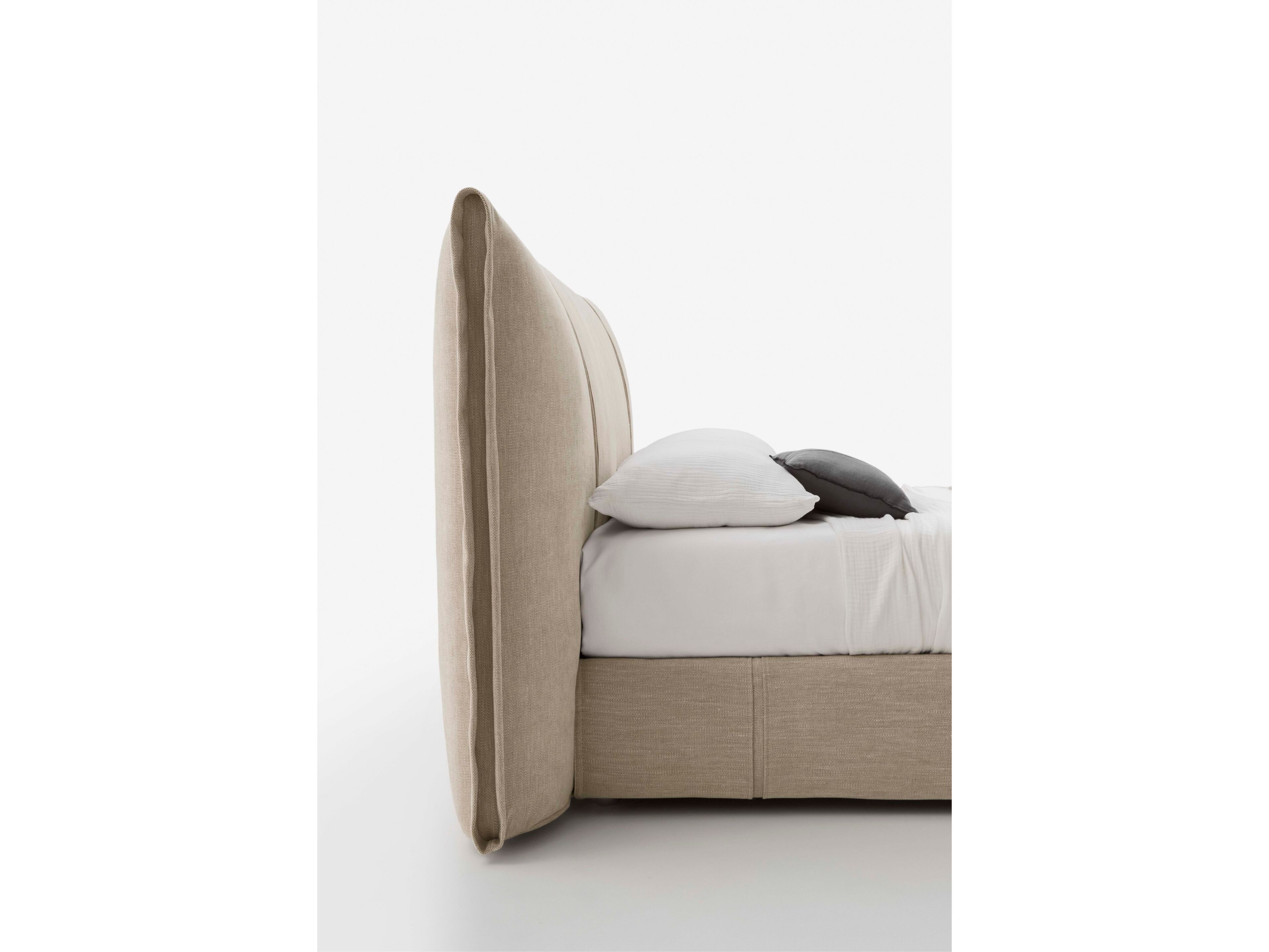 Тканевая кровать с мягким изголовьем Alf DaFrè ARTUR ARCH-00116668 - Вид №1