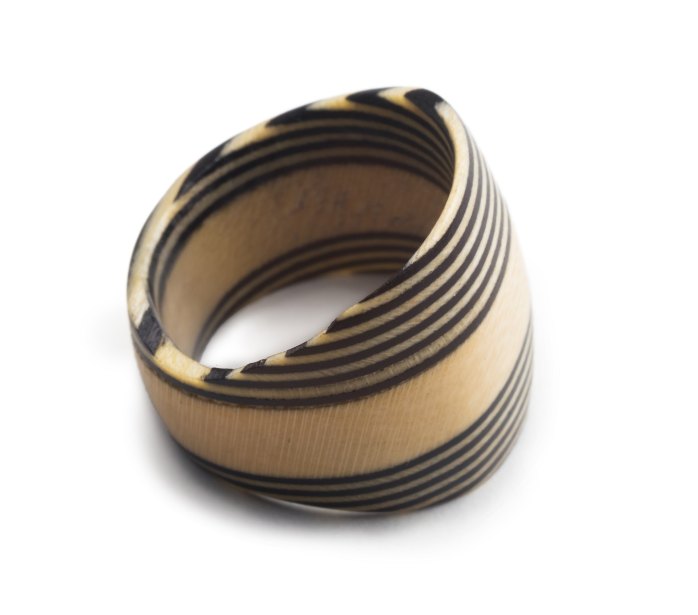 LR20 Кольцо круглое, розовое, эбеновое дерево 16 мм Larondelle Santreyd 