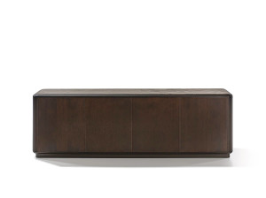 Деревянный шкаф с распашными дверями