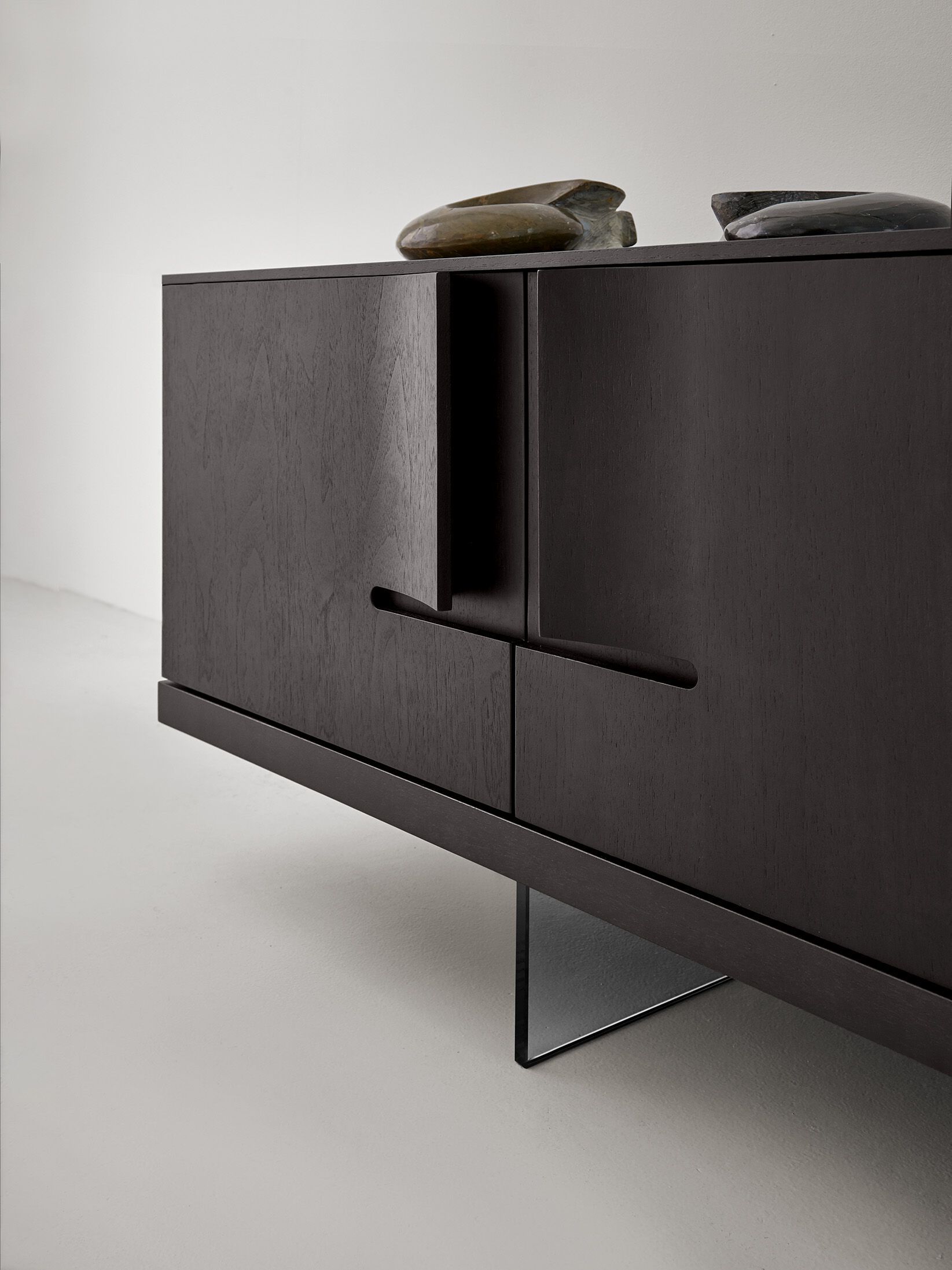 Секционный шкаф для телевизора из грецкого ореха Modesign Book ARCH-00041850 - Вид №2