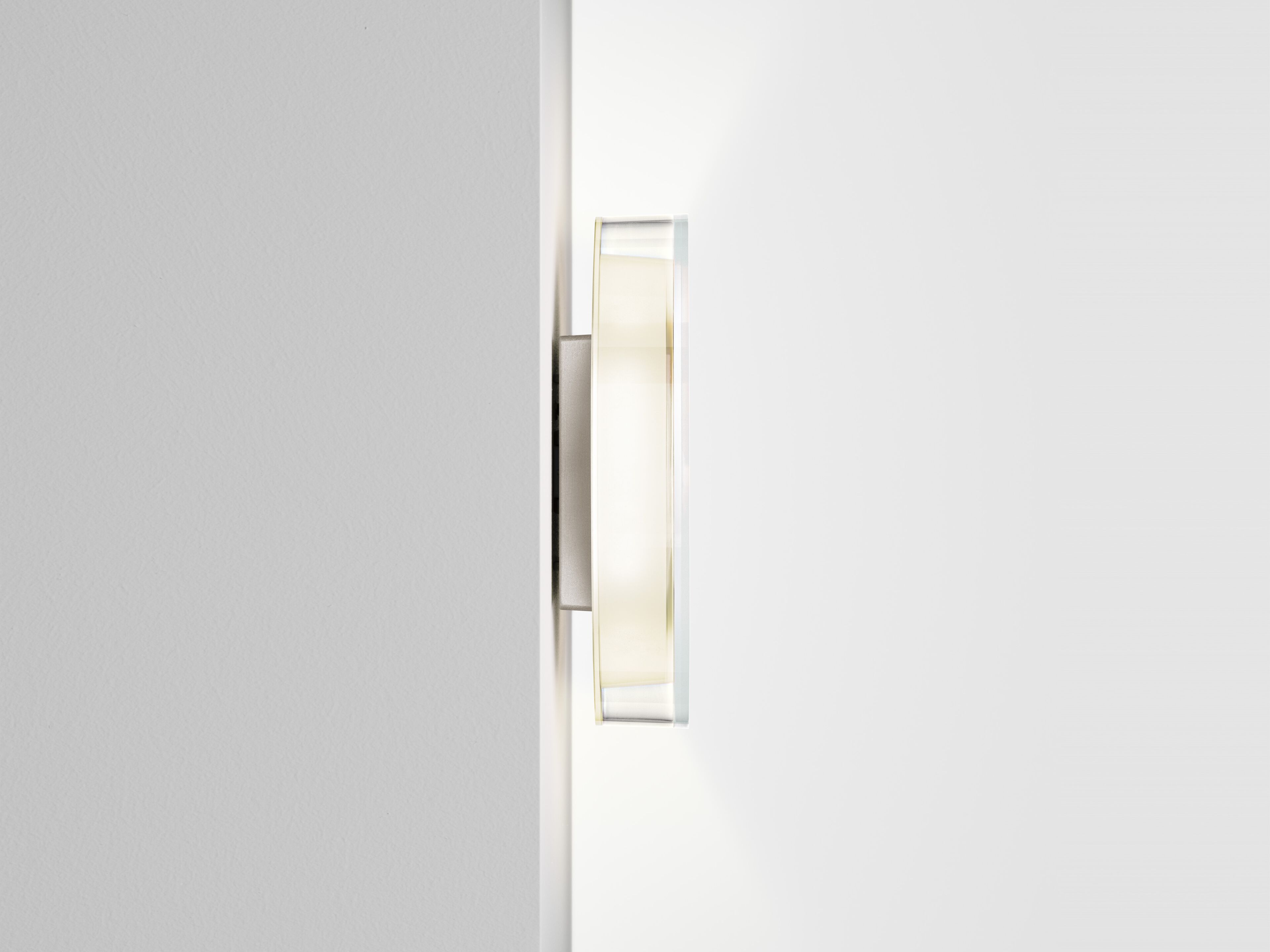 Алюминиевый и стеклянный светодиодный настенный светильник serien.lighting LYD ARCH-00043621 - Вид №18