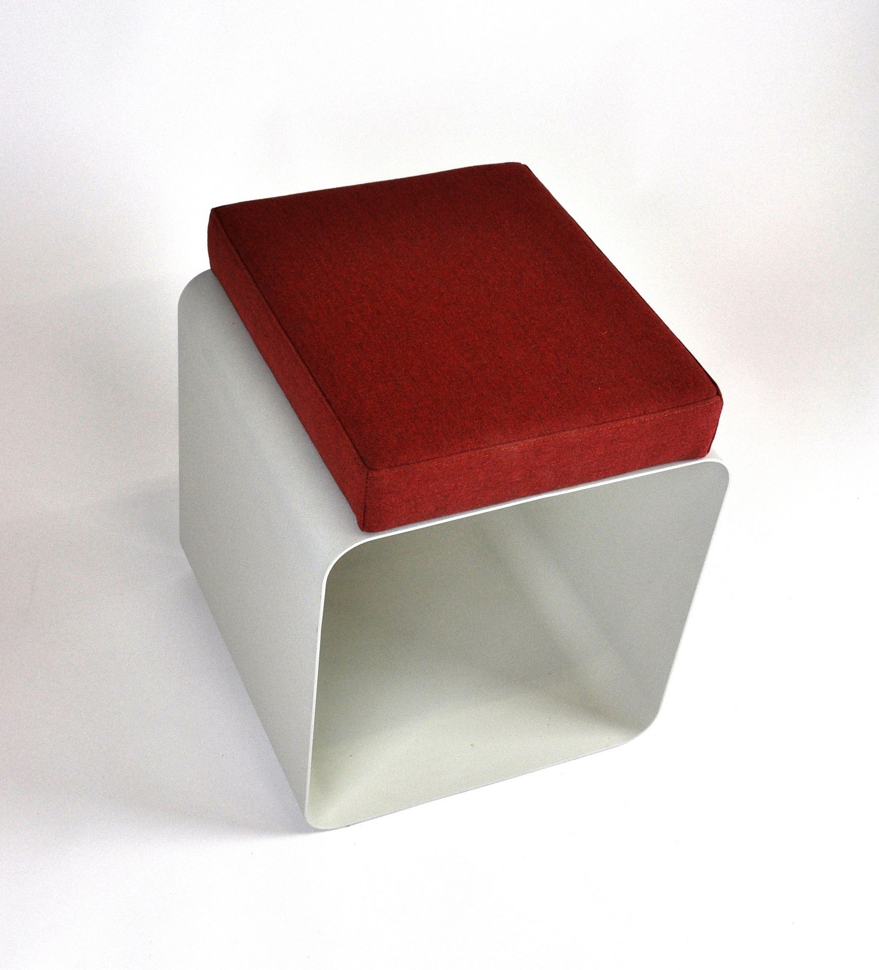 Низкий стул из листового металла с мягким сиденьем Medulum SISSI ARCH-00074552 - Вид №2