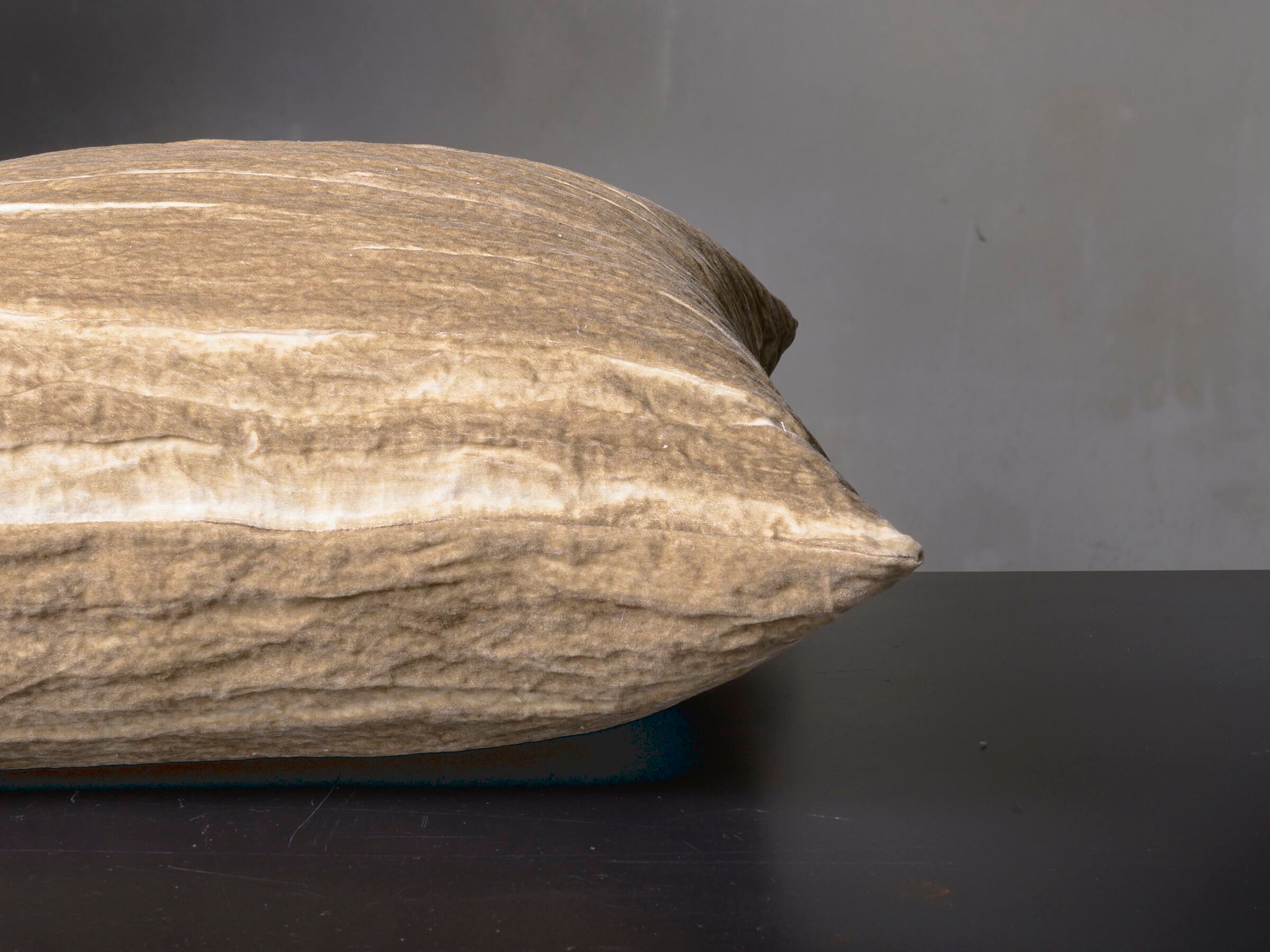 Бархатная квадратная подушка The House of Lyria AMYCLA ARCH-00135856 - Вид №2