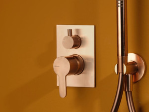 Однорычажный настенный смеситель для ванны