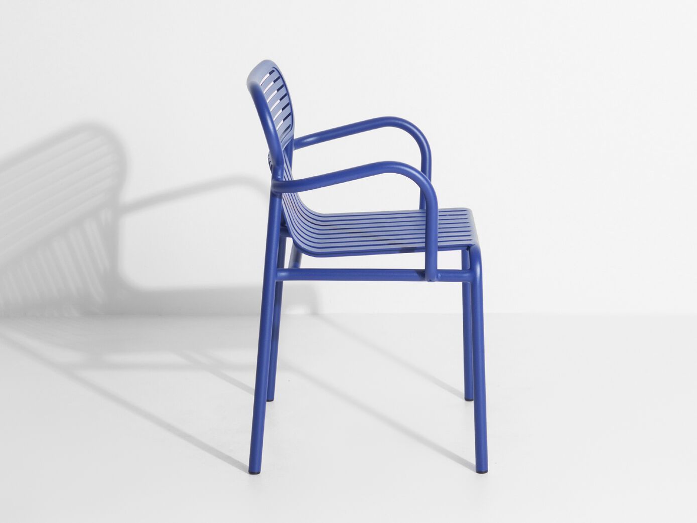 Алюминиевый штабелируемый стул с порошковым покрытием с подлокотниками Petite Friture выходные ARCH-00096326 - Вид №2