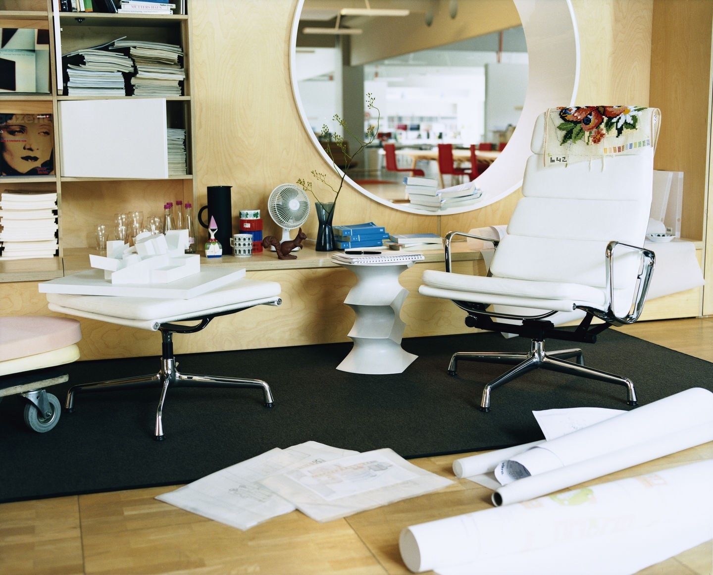 Кожаное кресло с откидывающейся спинкой VITRA Eames Soft Pad Group ARCH-00125088 - Вид №3