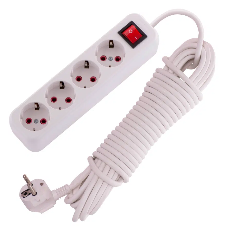LILA Удлинитель с заземлением 4 входа, 10 метров с выключателем белый LEZARD 720-0410-402
