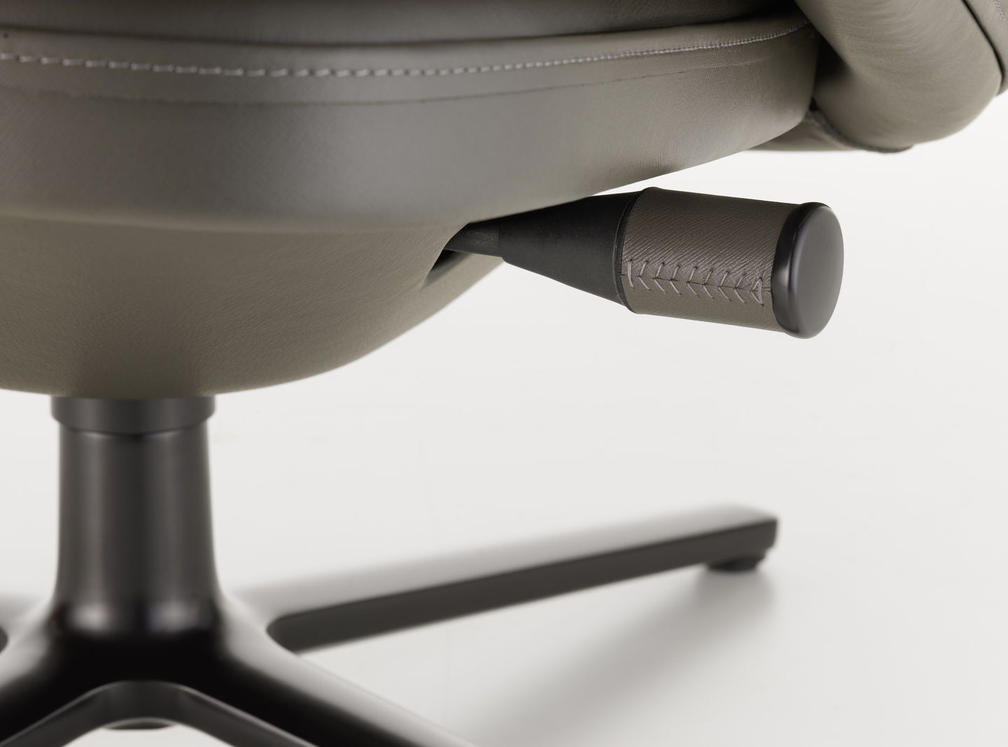 Кожаный спиц кресло с подголовником VITRA Grand Relax ARCH-00138583 - Вид №23