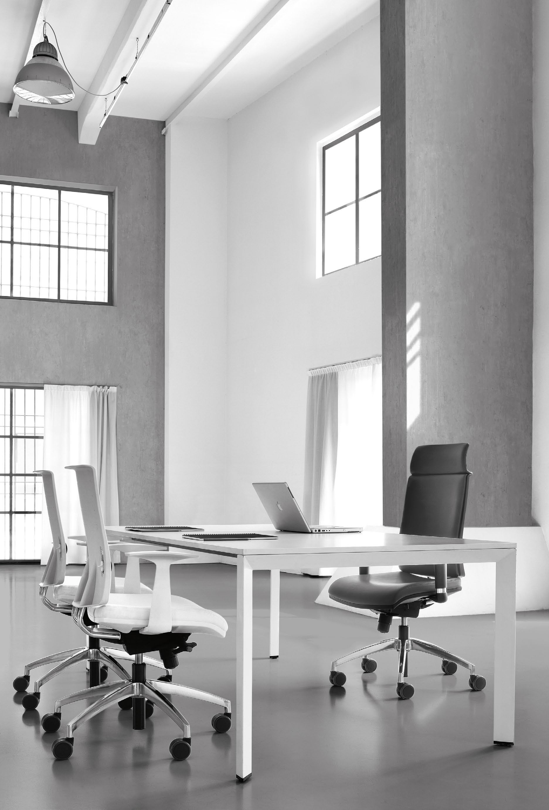 Вращающееся офисное кресло с высокой спинкой Ares Line Zero7 ARCH-00062700 - Вид №2