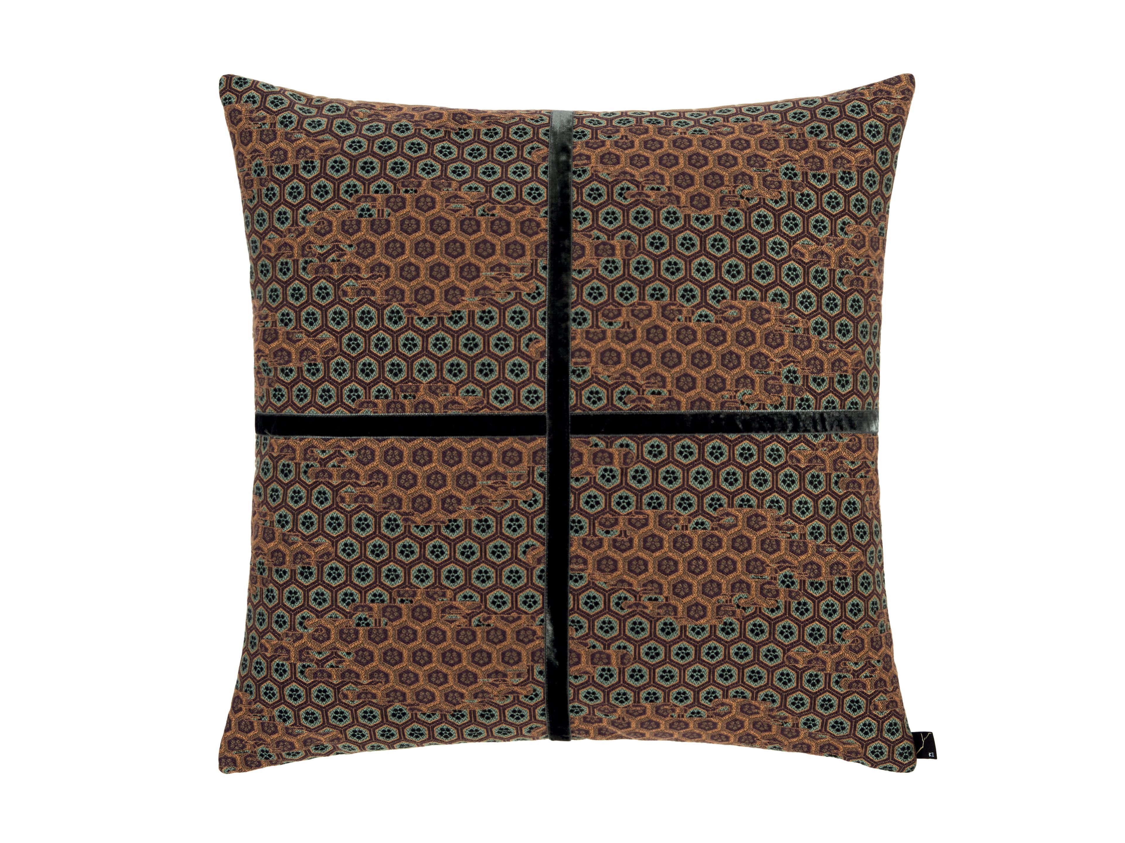 Квадратная подушка с рисунком K-3 Tora ARCH-00030582 - Вид №1