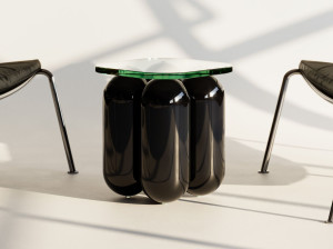 Низкий квадратный стол из стали и стекла