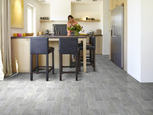 Нескользящий виниловый пол с эффектом дерева